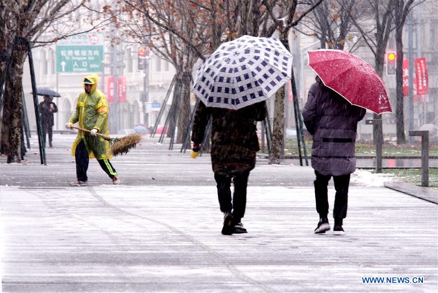 CHINA-SHANGHAI-SNOWFALL (CN)