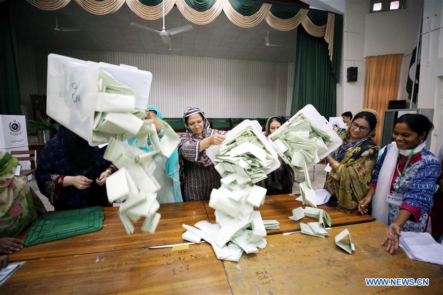 PAKISTAN-ISLAMABAD-GENERAL-ELECTIONS-VOTE-COUNTING