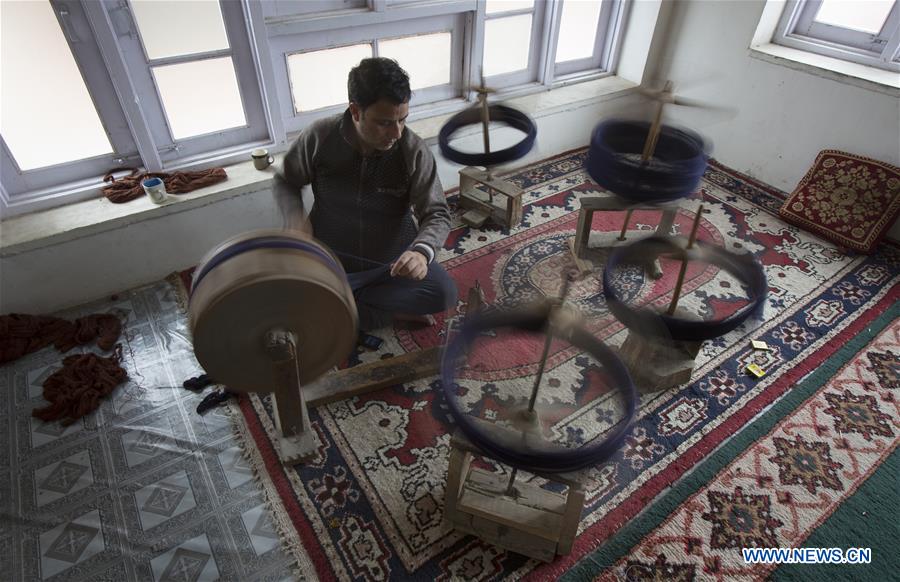 INDIAN-CONTROLLED KASHMIR-SRINAGAR-CARPET WEAVING