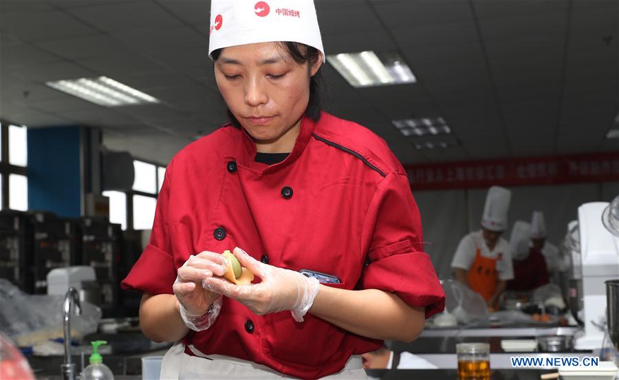 CHINA-SHANGHAI-MOONCAKE MAKING-CONTEST (CN)