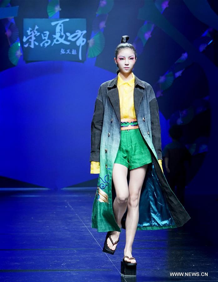 CHINA-BEIJING-FASHION WEEK (CN)