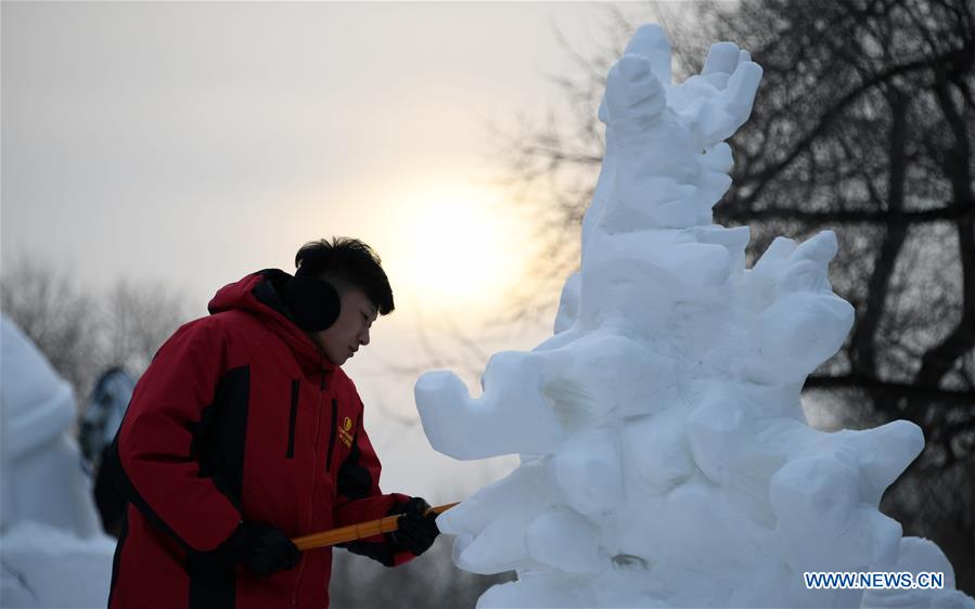 CHINA-HARBIN-SNOW SCULPTURE (CN)  