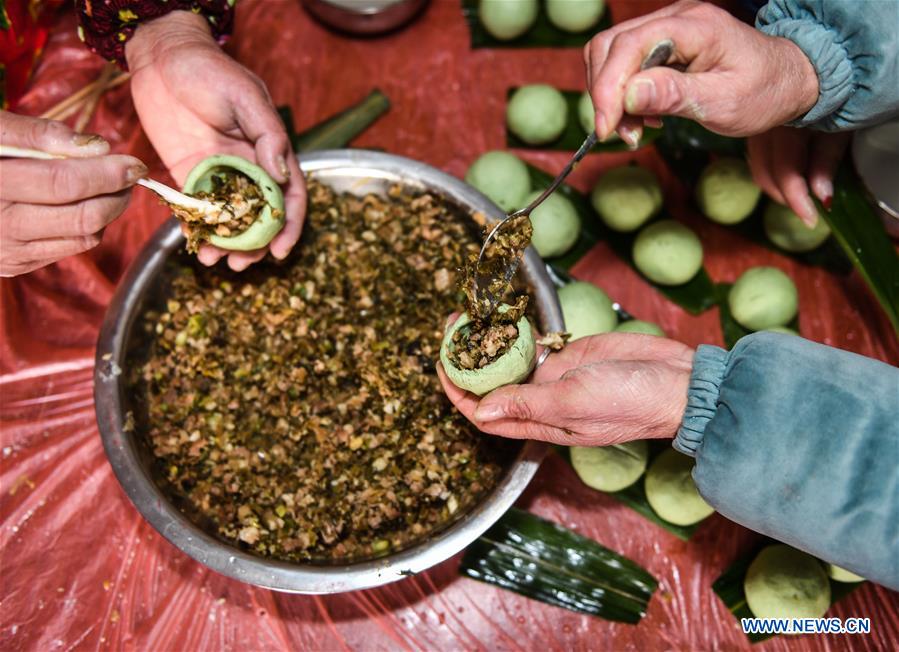 CHINA-ZHEJIANG-HUZHOU-SPRING FESTIVAL-PREPARATION (CN)