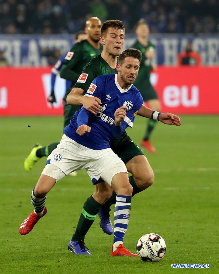 (SP) GERMANY-GELSENKIRCHEN-SOCCER-BUNDESLIGA-SCHALKE 04 VS WOLFSBURG