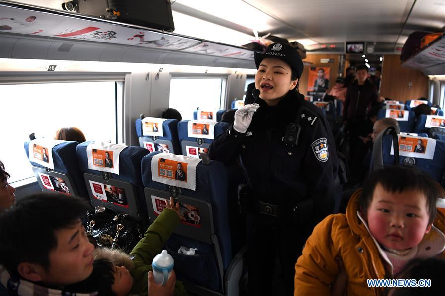 CHINA-HEFEI-SPRING FESTIVAL TRAVEL RUSH-RAILWAY POLICEWOMEN (CN)