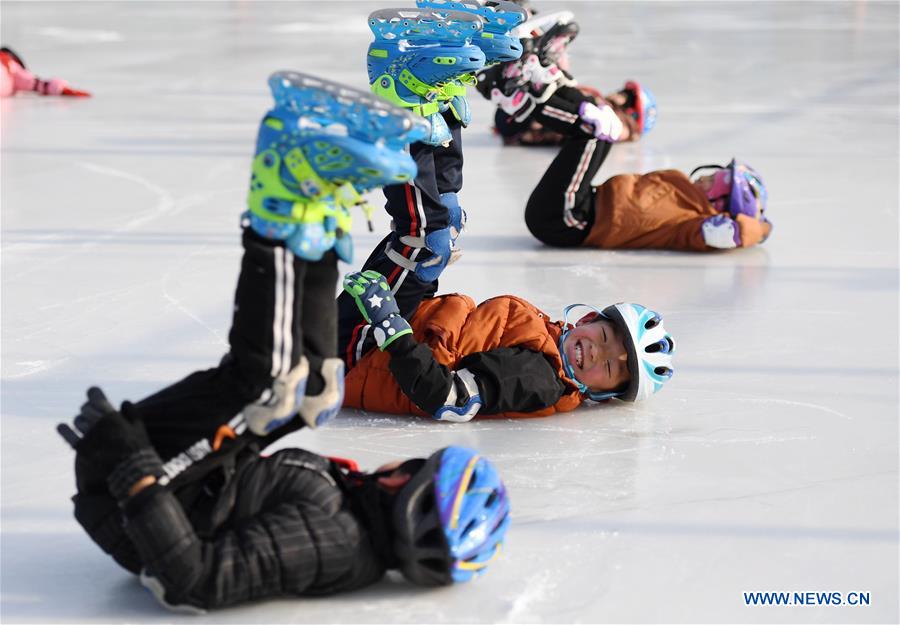 (SP)CHINA-BEIJING-YANQING-PRIMARY SCHOOL STUDENTS-SKATING(CN)