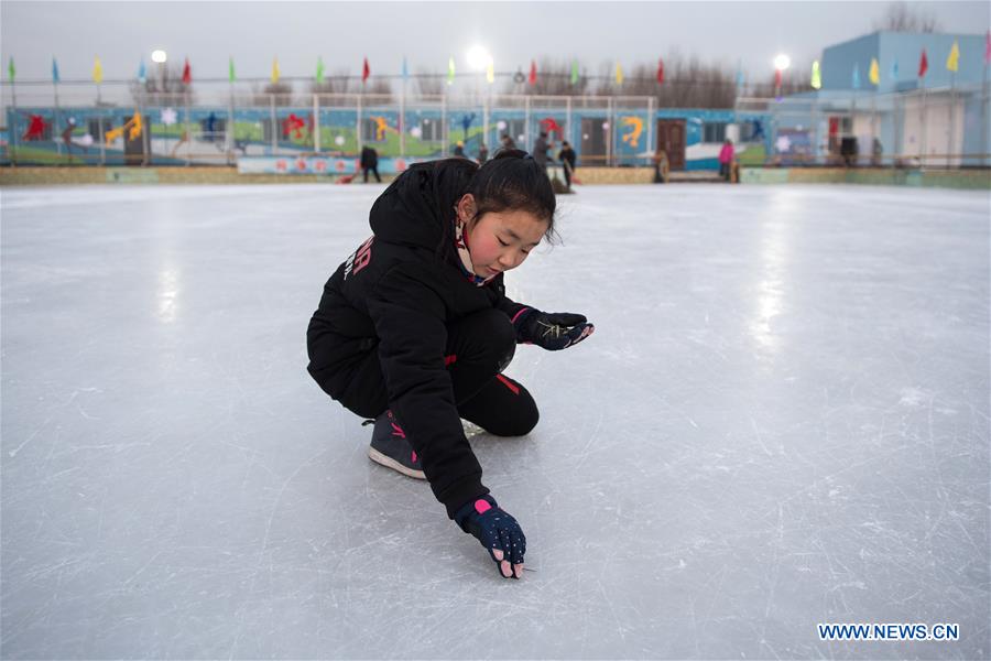 (SP)CHINA-BEIJING-YANQING-PRIMARY SCHOOL STUDENTS-SKATING(CN)