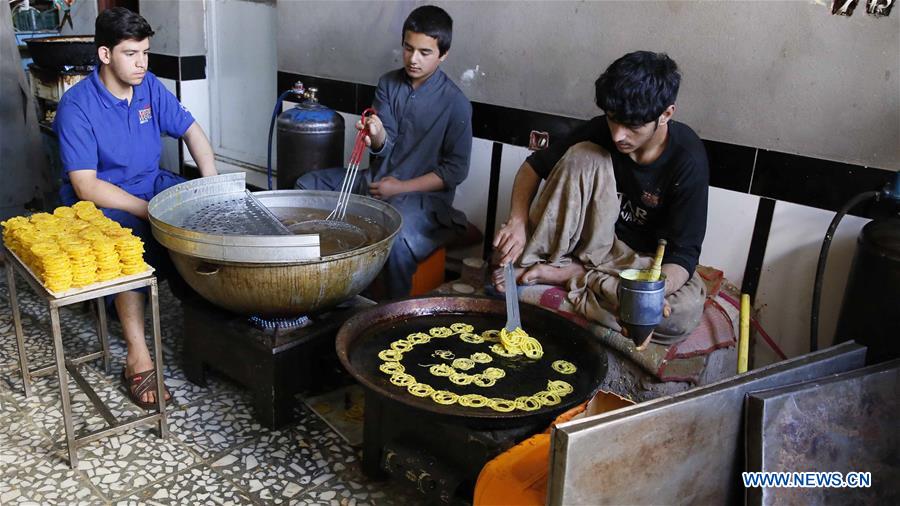 AFGHANISTAN-HERAT-RAMADAN-TRADITIONAL SWEET