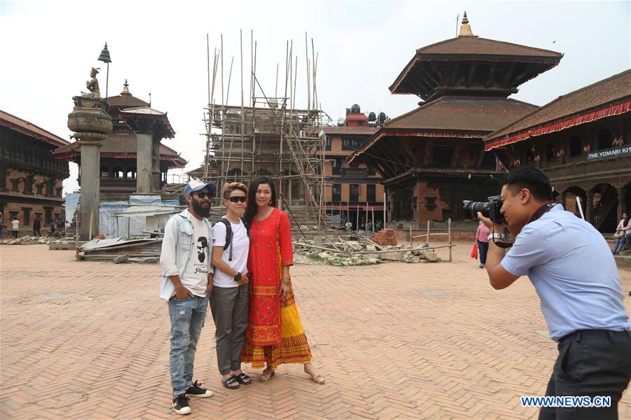 (CDAC)NEPAL-BHAKTAPUR-YOUNG NEPALI PHOTOGRAPHER