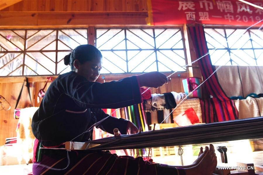 CHINA-YUNNAN-WA ETHNIC GROUP-WEAVING EXPERIENCE WORKSHOP (CN)