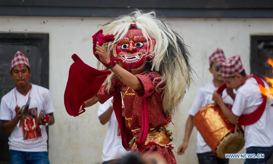 NEPAL-LALITPUR-FESTIVAL-MASK DANCER