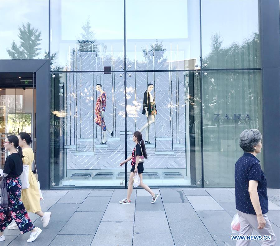 (BeijingCandid)CHINA-BEIJING-XIDAN-SHOPPING (CN)