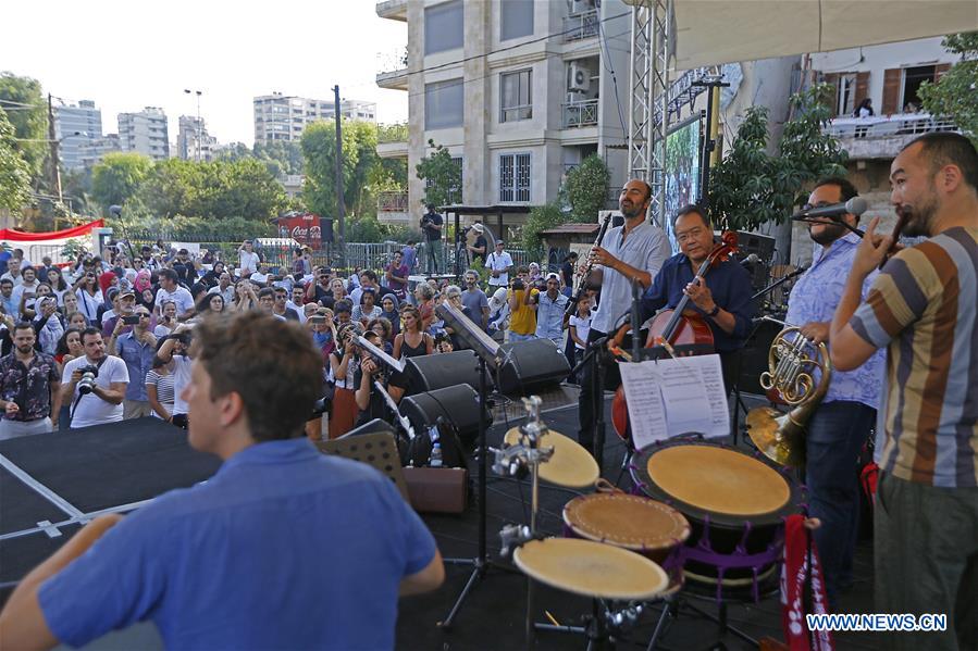 LEBANON-BEIRUT-YO-YO MA-STREET CONCERT