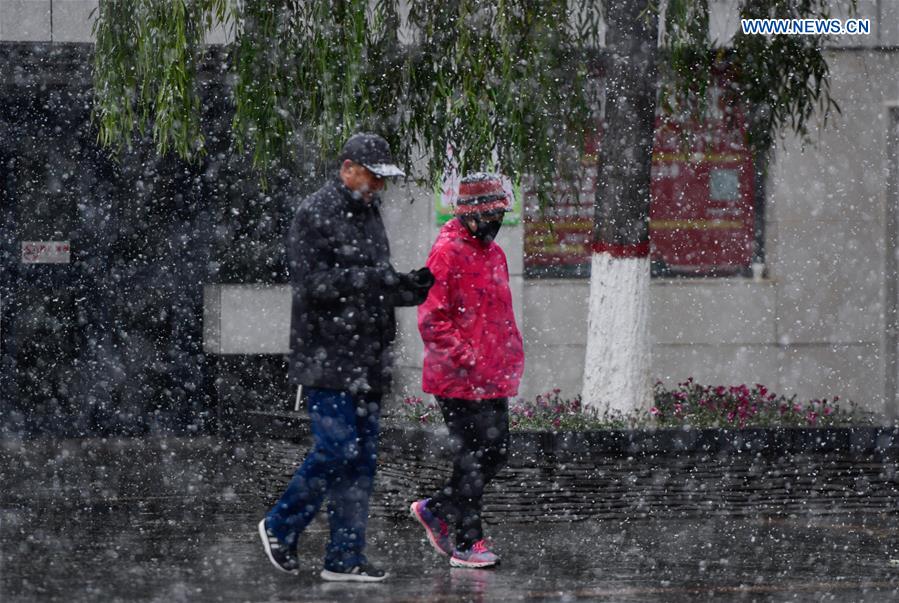 CHINA-QINGHAI-XINING-SNOWFALL (CN)