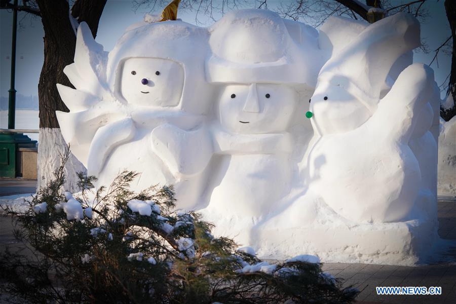 CHINA-HARBIN-ICE AND SNOW-WORKERS AND ARTISTS (CN)