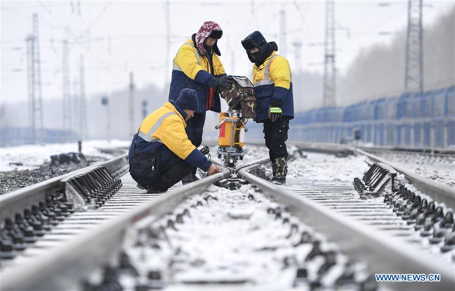 CHINA-CHANGCHUN-SPRING FESTIVAL TRAVEL RUSH-RAILWAY-WORKER (CN) 