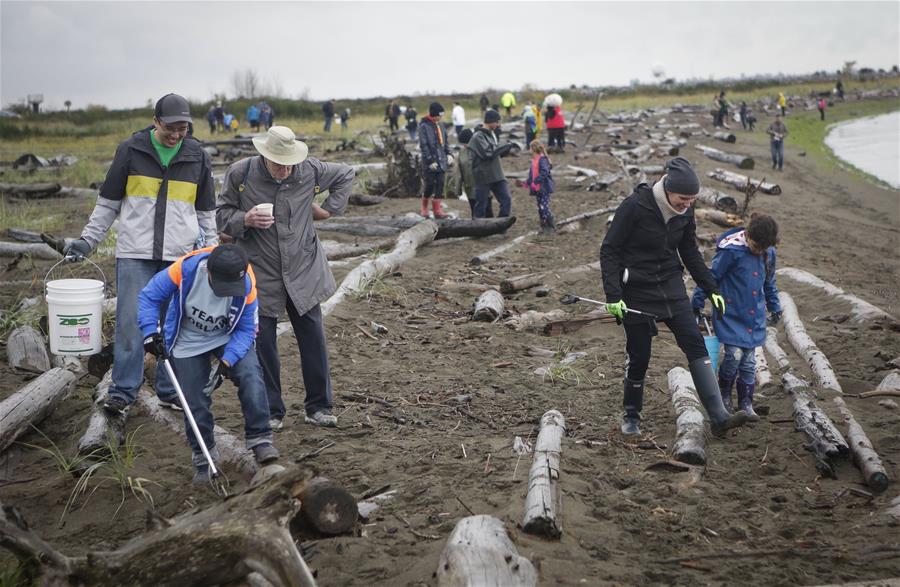 CANADA-RICHMOND-SHORELINE CLEANUP