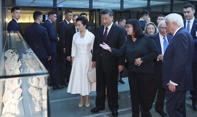 Chinese, Greek presidents visit Acropolis Museum