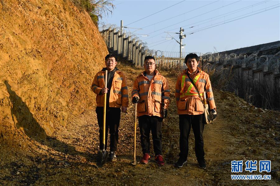 （新春走基层·图文互动）（3）“90后”铁路值守员：唱响崇山峻岭间的“青春之歌”