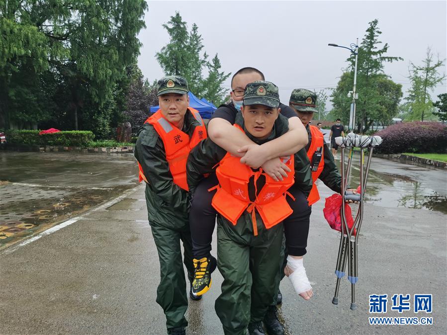 （防汛抗洪·图文互动）（5）哪里有需要就战斗在哪里——武警安徽总队黄山支队抗洪抢险记事