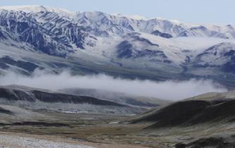 祁连山九月迎秋雪 雪山雾?；杂陈躺菰? />  
<div>祁连山九月迎秋雪 雪山雾?；杂陈躺菰?/div>
</a> 
</div>
<div class=