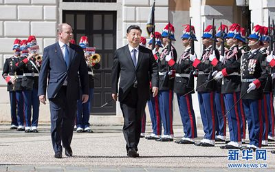 习近平出席摩纳哥亲王举行的欢迎仪式