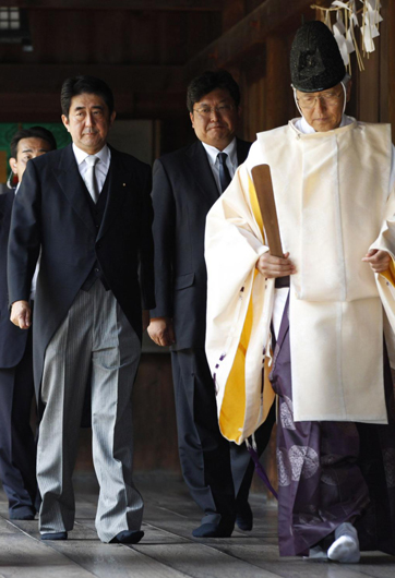 安倍晋三靖国神社拜鬼